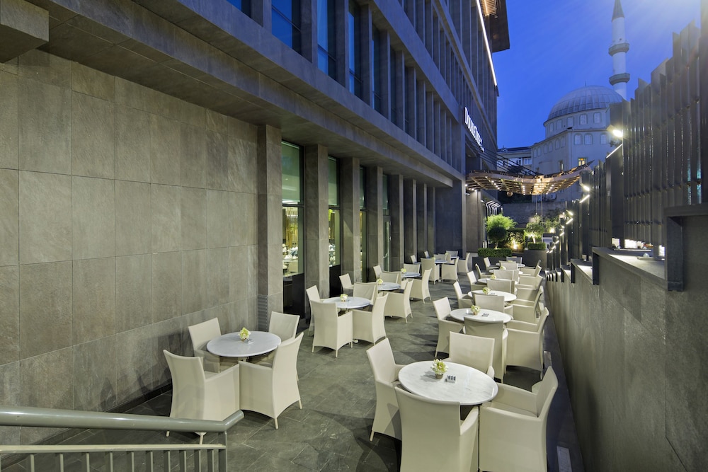 DoubleTree by Hilton Hotel Istanbul - Piyalepasa — Restaurant & bars in Istanbul, Istanbul