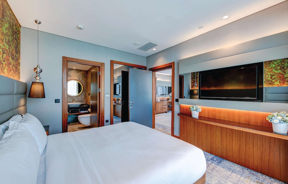 DoubleTree by Hilton Hotel Istanbul - Piyalepasa — Hotel rooms in Istanbul, Istanbul