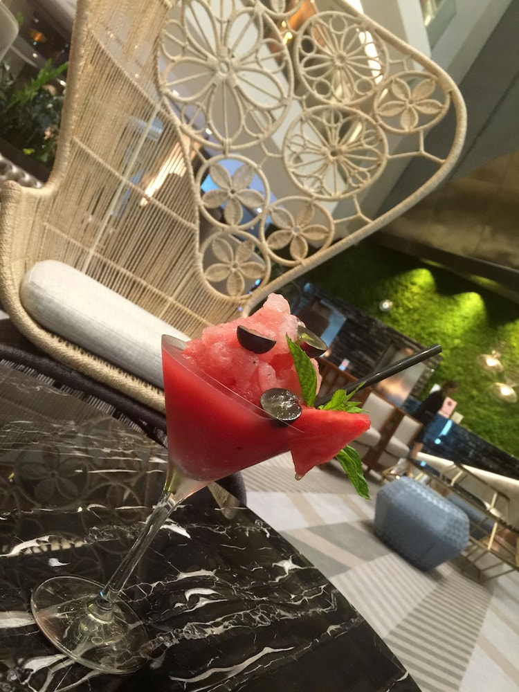 DoubleTree by Hilton Hotel Istanbul - Piyalepasa — Restaurant & bars in Istanbul, Istanbul