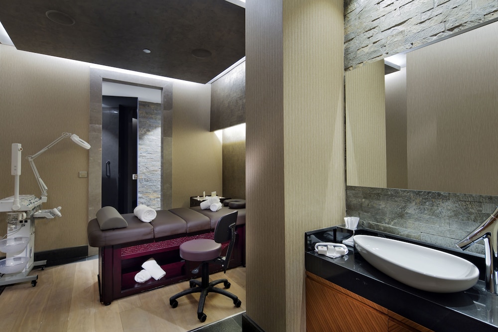 DoubleTree by Hilton Hotel Istanbul - Piyalepasa — Spa in Istanbul, Istanbul