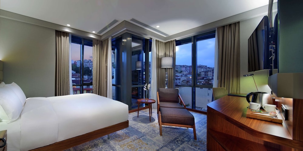 DoubleTree by Hilton Hotel Istanbul - Piyalepasa — Hotel rooms in Istanbul, Istanbul