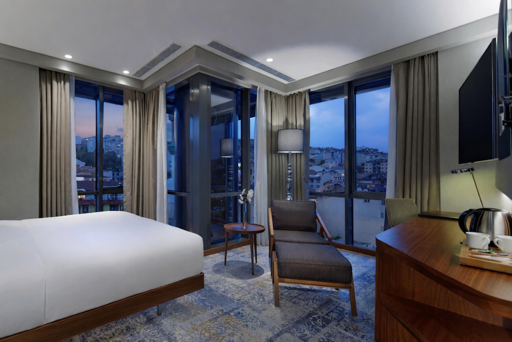 DoubleTree by Hilton Hotel Istanbul - Piyalepasa — Hotel rooms in Istanbul, Istanbul