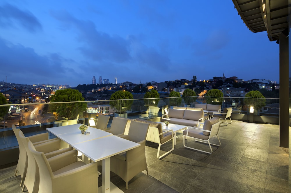 DoubleTree by Hilton Hotel Istanbul - Piyalepasa — Restaurant & bars in Istanbul, Istanbul