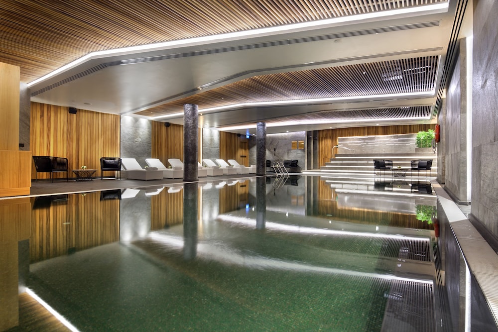 DoubleTree by Hilton Hotel Istanbul - Piyalepasa — Swimming pool in Istanbul, Istanbul