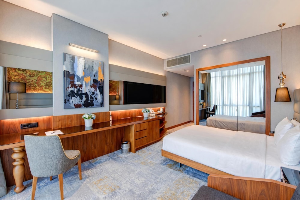 DoubleTree by Hilton Hotel Istanbul - Piyalepasa — Hotel rooms in Istanbul, Istanbul