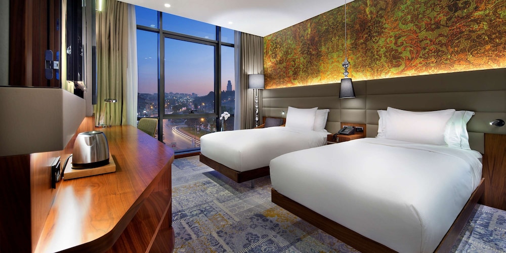 DoubleTree by Hilton Hotel Istanbul - Piyalepasa — Hotel rooms in Istanbul, Istanbul