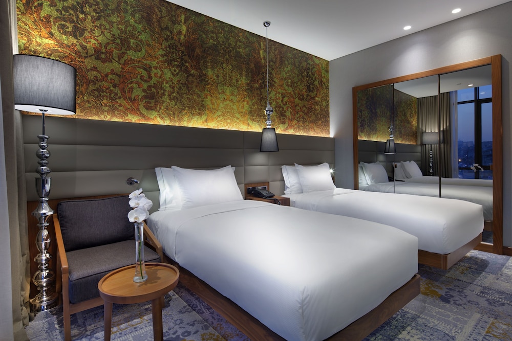 DoubleTree by Hilton Hotel Istanbul - Piyalepasa — Hotel rooms in Istanbul, Istanbul