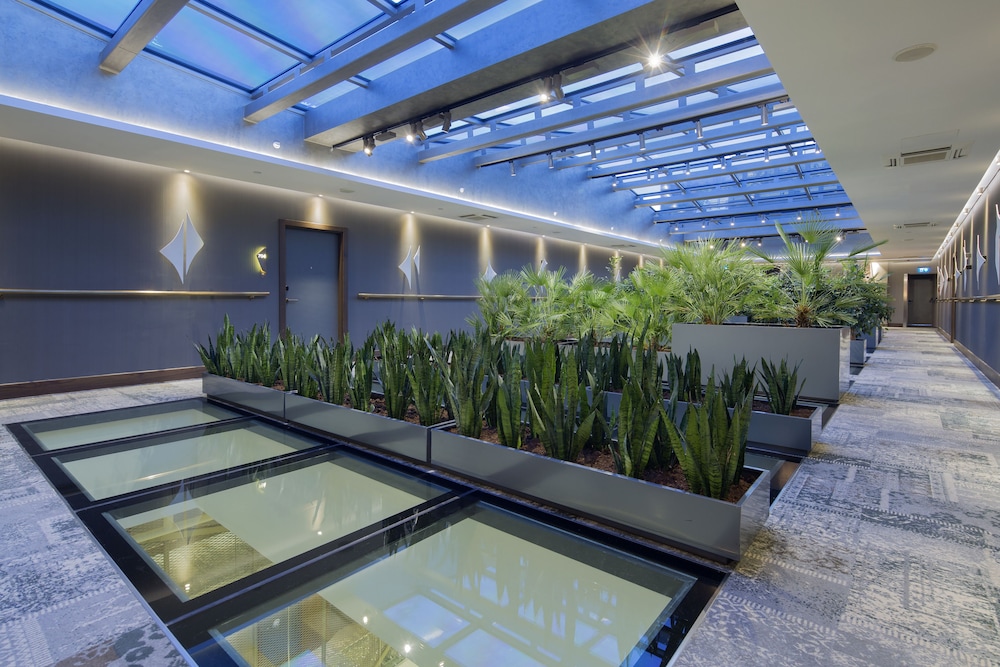DoubleTree by Hilton Hotel Istanbul - Piyalepasa — Hotel building in Istanbul, Istanbul