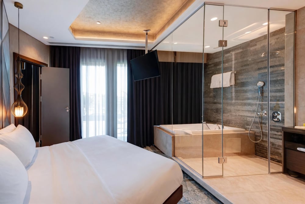 DoubleTree by Hilton Hotel Istanbul - Piyalepasa — Hotel rooms in Istanbul, Istanbul