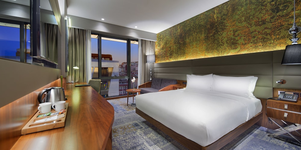 DoubleTree by Hilton Hotel Istanbul - Piyalepasa — Hotel rooms in Istanbul, Istanbul