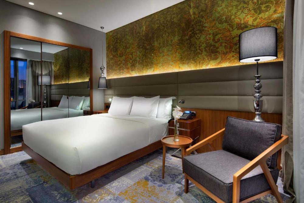 DoubleTree by Hilton Hotel Istanbul - Piyalepasa — Hotel rooms in Istanbul, Istanbul
