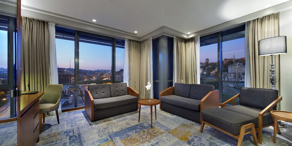 DoubleTree by Hilton Hotel Istanbul - Piyalepasa — Hotel rooms in Istanbul, Istanbul
