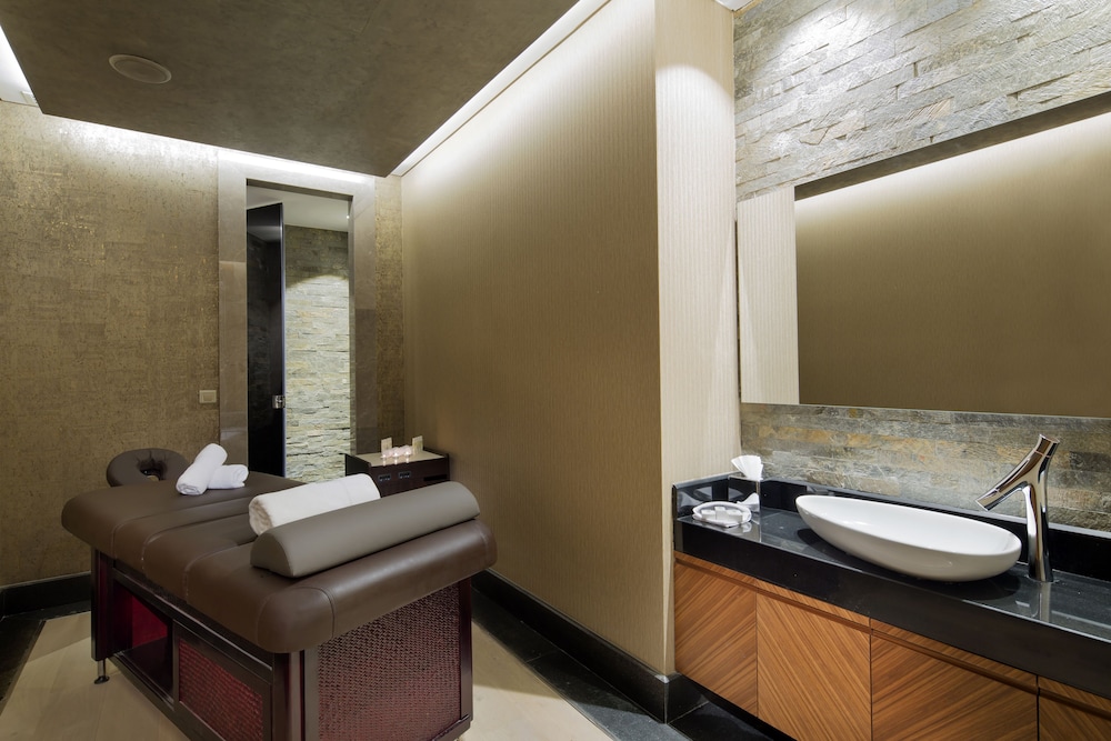 DoubleTree by Hilton Hotel Istanbul - Piyalepasa — Hotel rooms in Istanbul, Istanbul