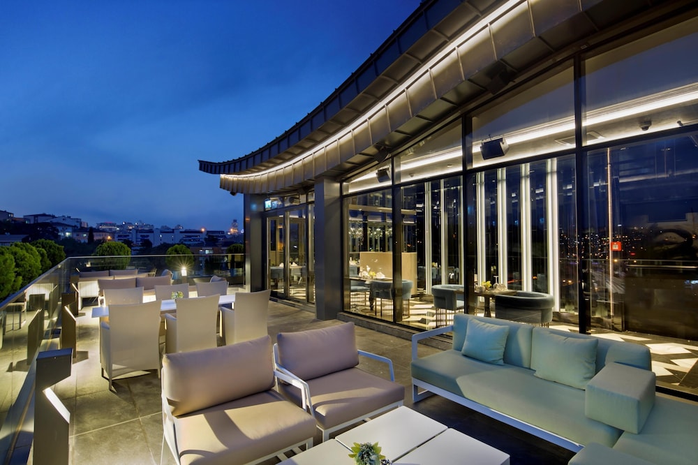 DoubleTree by Hilton Hotel Istanbul - Piyalepasa — Restaurant & bars in Istanbul, Istanbul