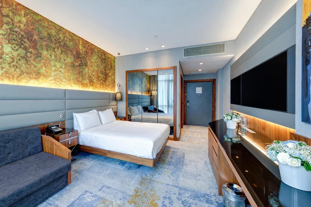 DoubleTree by Hilton Hotel Istanbul - Piyalepasa — Hotel rooms in Istanbul, Istanbul