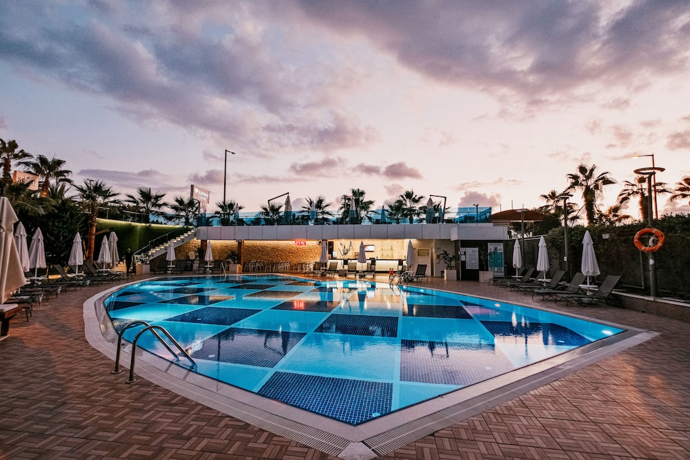 Sunprime C-Lounge Hotel - Adults Only — Swimming pool in Alanya