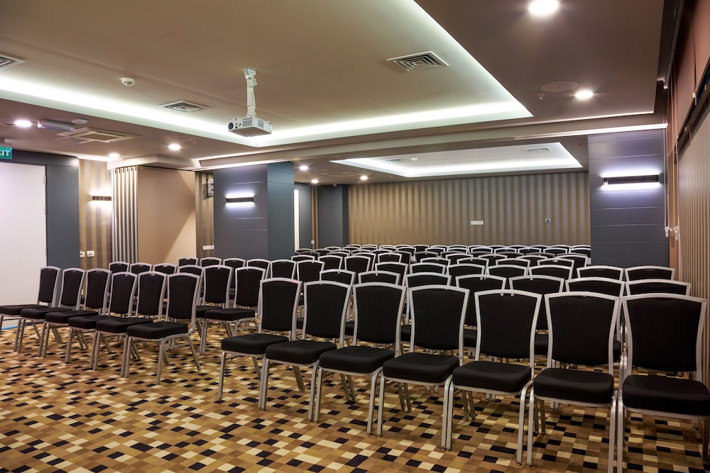 Sunprime C-Lounge Hotel - Adults Only — Hotel building in Alanya