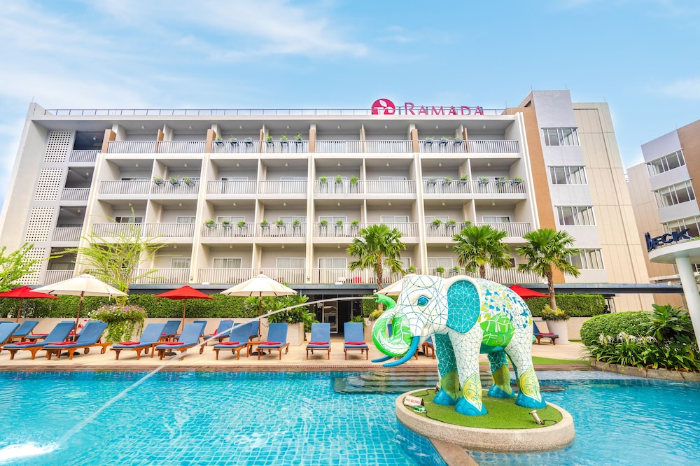 Ramada by Wyndham Phuket Deevana — Swimming pool in Patong Beach, Phuket Province
