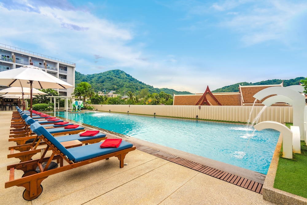 Ramada by Wyndham Phuket Deevana — Swimming pool in Patong Beach, Phuket Province