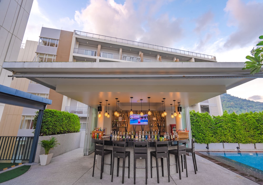 Ramada by Wyndham Phuket Deevana — Restaurant & bars in Patong Beach, Phuket Province