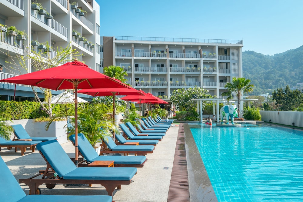 Ramada by Wyndham Phuket Deevana — Swimming pool in Patong Beach, Phuket Province