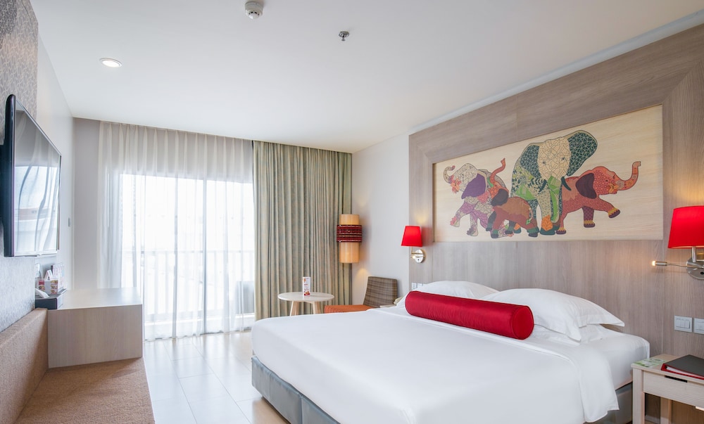 Ramada by Wyndham Phuket Deevana — Hotel rooms in Patong Beach, Phuket Province