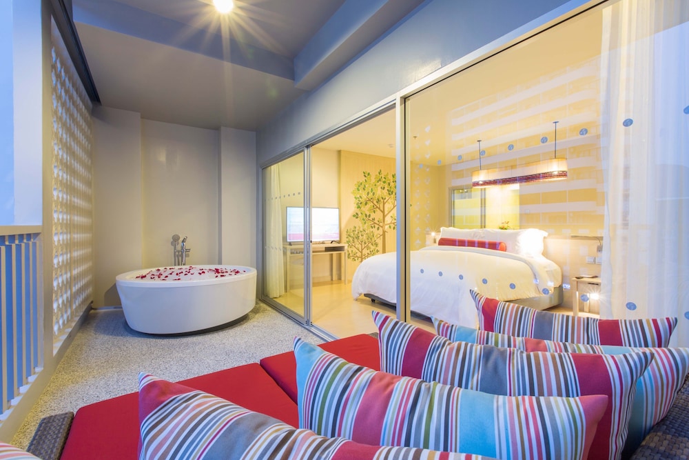 Ramada by Wyndham Phuket Deevana — Hotel rooms in Patong Beach, Phuket Province