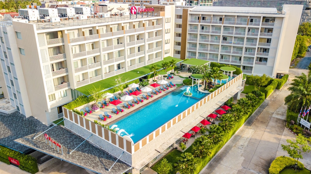 Ramada by Wyndham Phuket Deevana — Swimming pool in Patong Beach, Phuket Province
