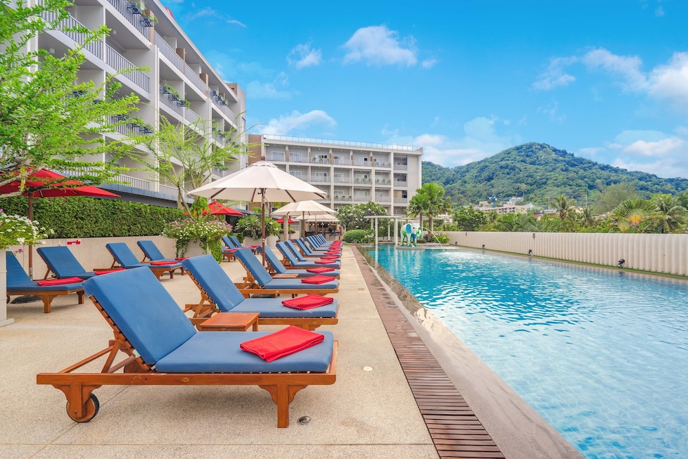 Ramada by Wyndham Phuket Deevana — Swimming pool in Patong Beach, Phuket Province