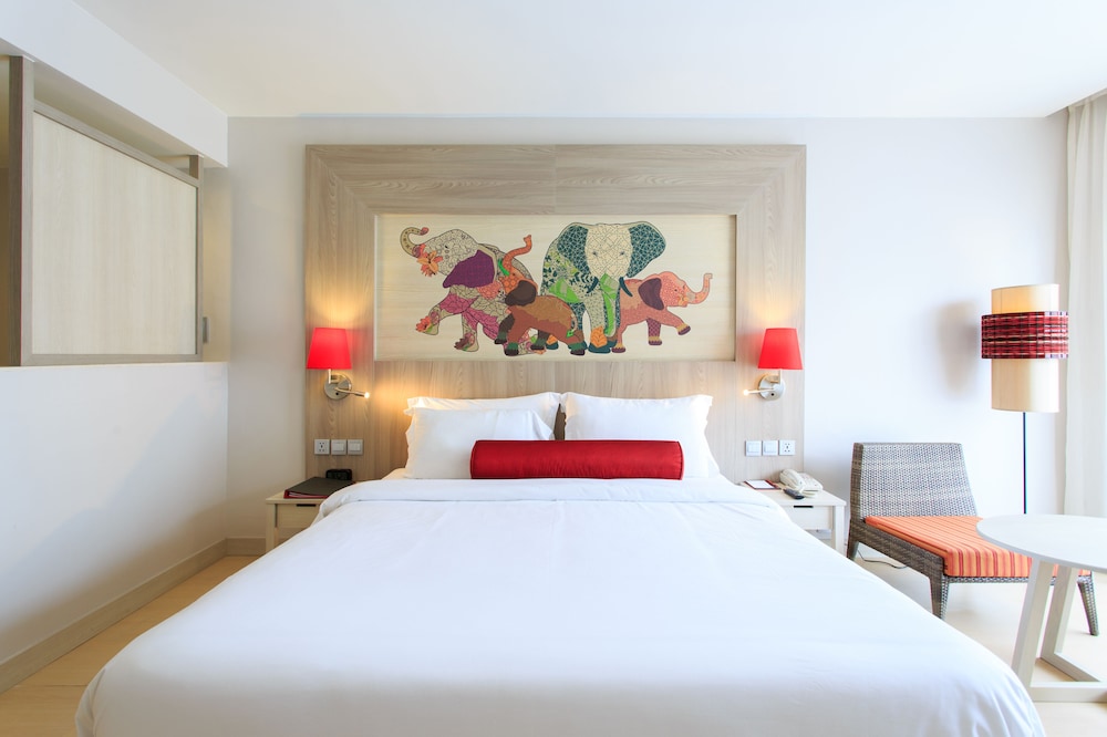 Ramada by Wyndham Phuket Deevana — Hotel rooms in Patong Beach, Phuket Province
