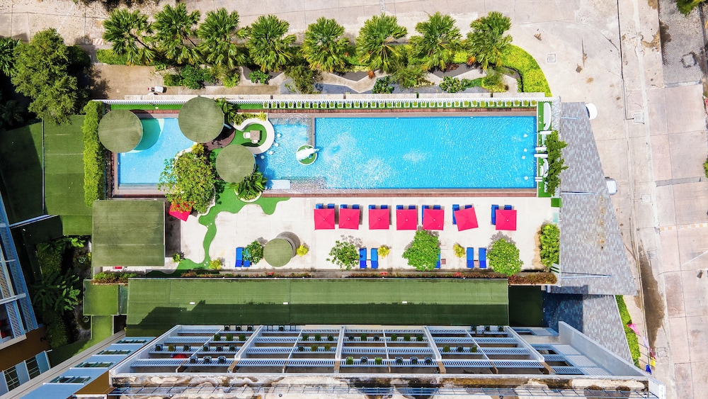 Ramada by Wyndham Phuket Deevana — Swimming pool in Patong Beach, Phuket Province
