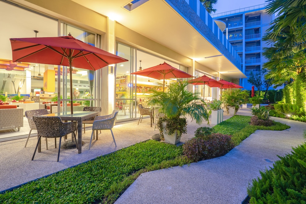 Ramada by Wyndham Phuket Deevana — Restaurant & bars in Patong Beach, Phuket Province