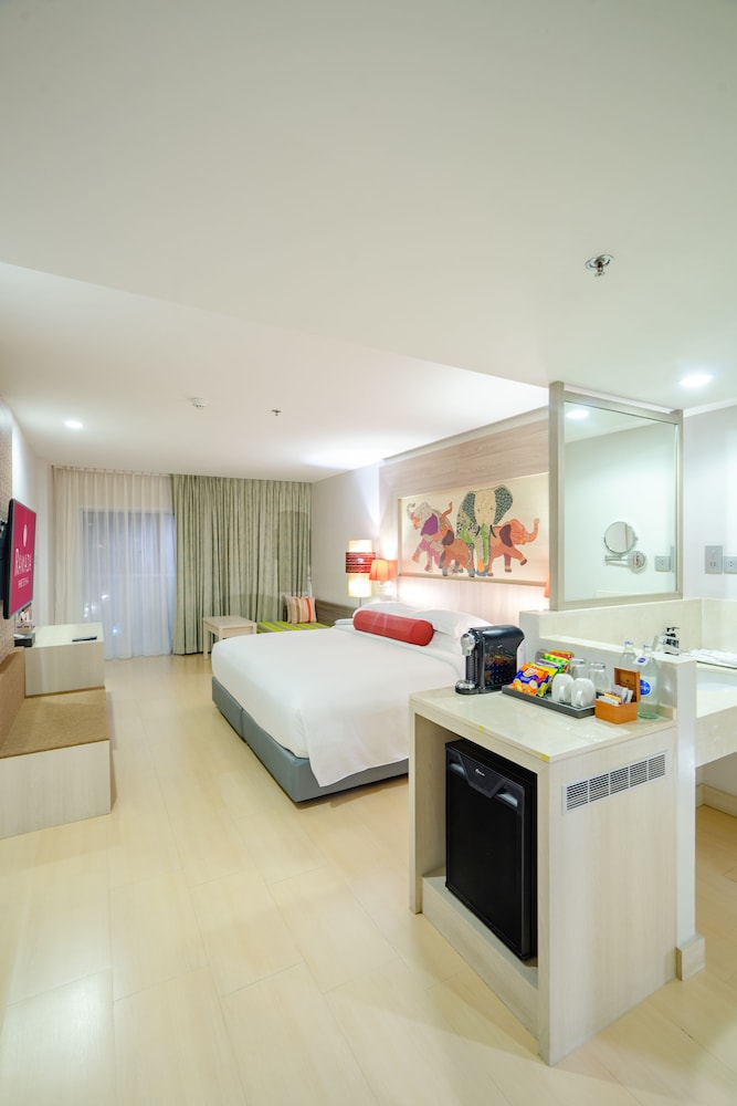 Ramada by Wyndham Phuket Deevana — Hotel rooms in Patong Beach, Phuket Province