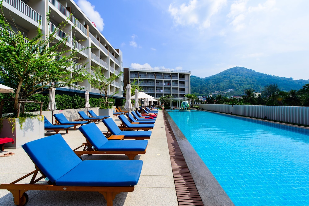 Ramada by Wyndham Phuket Deevana — Swimming pool in Patong Beach, Phuket Province