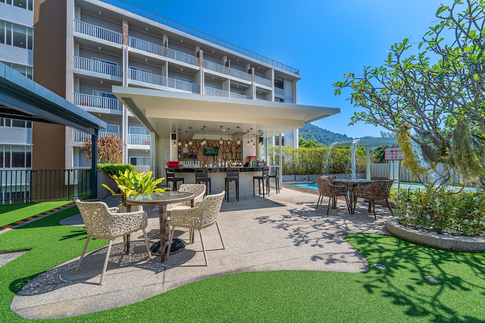Ramada by Wyndham Phuket Deevana — Restaurant & bars in Patong Beach, Phuket Province