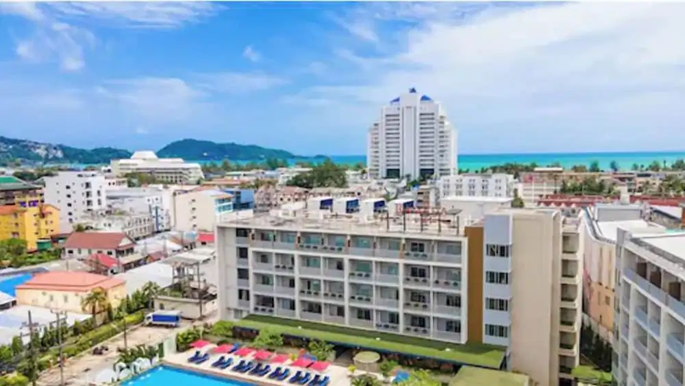 Ramada by Wyndham Phuket Deevana — Hotel building in Patong Beach, Phuket Province