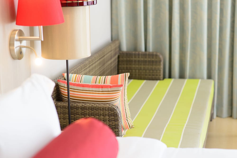 Ramada by Wyndham Phuket Deevana — Hotel rooms in Patong Beach, Phuket Province
