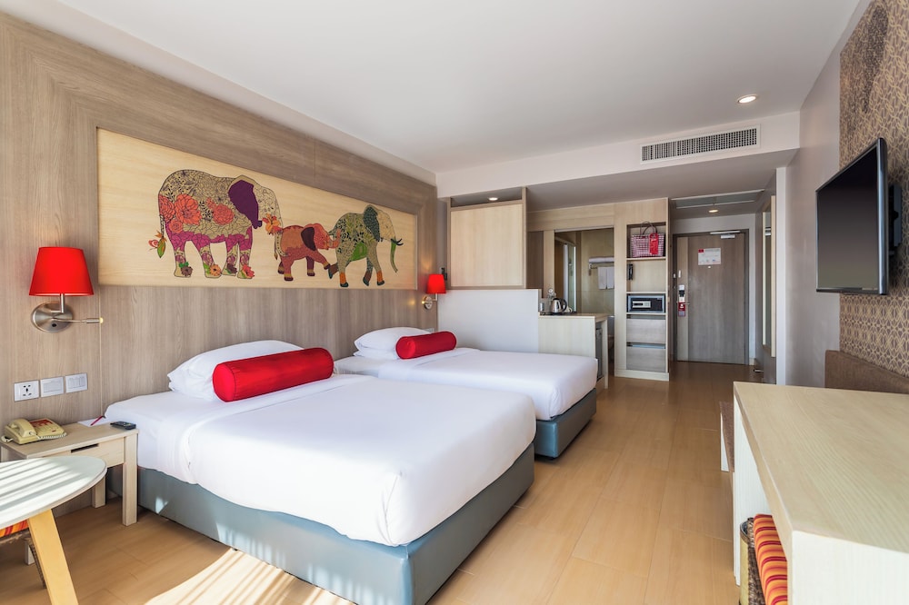 Ramada by Wyndham Phuket Deevana — Hotel rooms in Patong Beach, Phuket Province