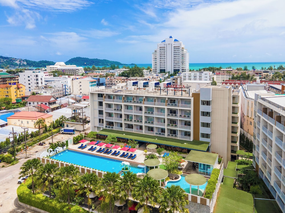 Ramada by Wyndham Phuket Deevana — Hotel building in Patong Beach, Phuket Province