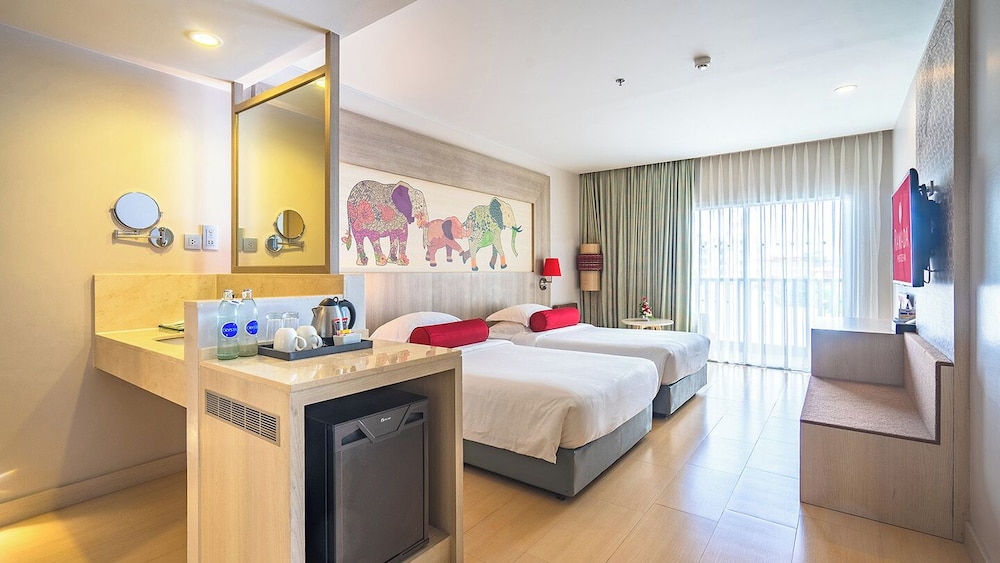 Ramada by Wyndham Phuket Deevana — Hotel rooms in Patong Beach, Phuket Province