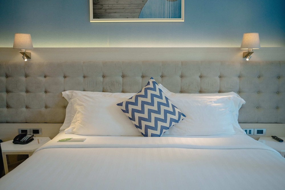 BlueSotel Krabi Ao Nang Beach — Hotel rooms in Ao Nang, Krabi