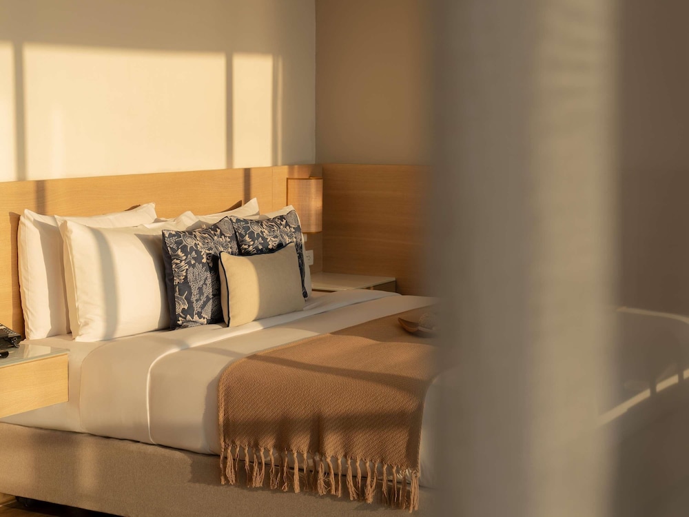 Andaman Beach Hotel Phuket - Handwritten Collection by Accor — Hotel rooms in Patong Beach, Phuket Province