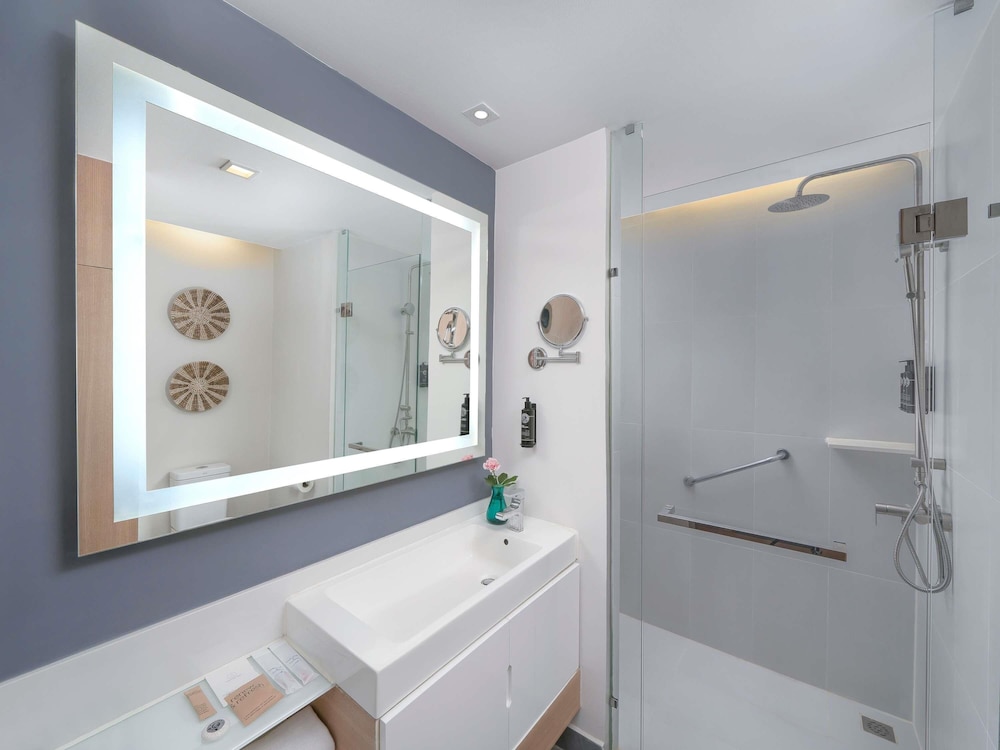 Andaman Beach Hotel Phuket - Handwritten Collection by Accor — Hotel rooms in Patong Beach, Phuket Province