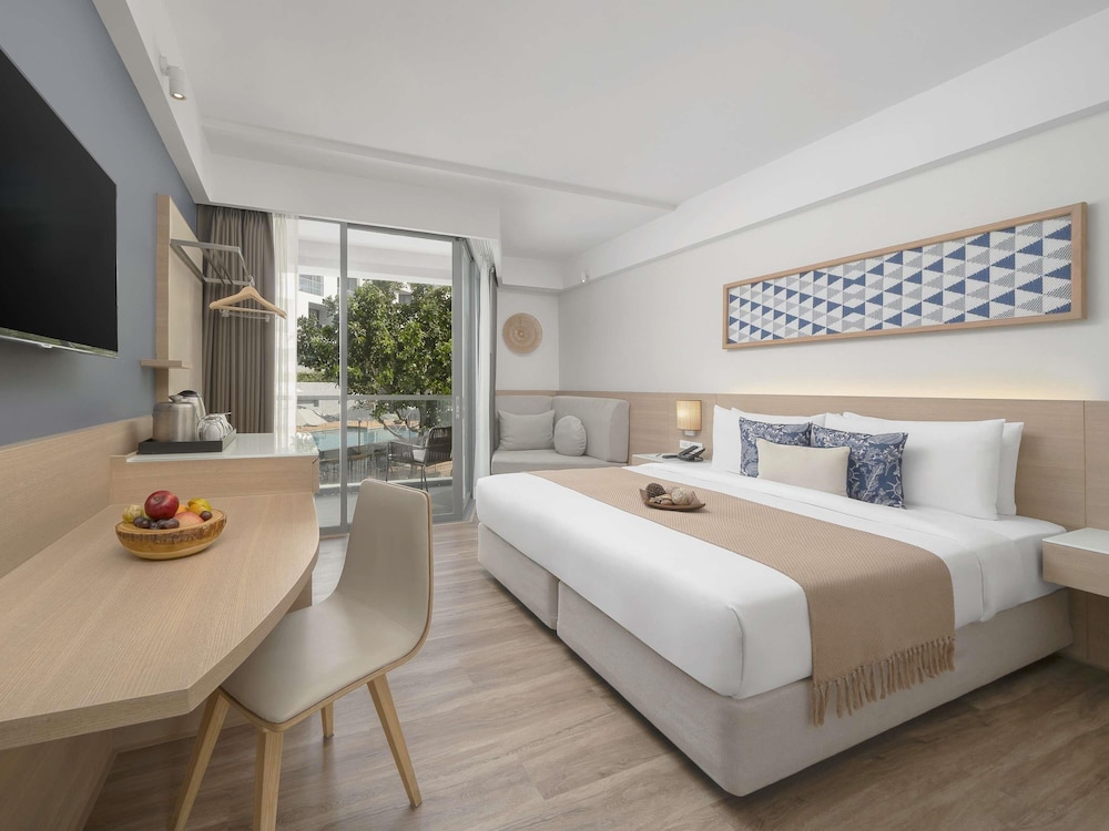Andaman Beach Hotel Phuket - Handwritten Collection by Accor — Hotel rooms in Patong Beach, Phuket Province