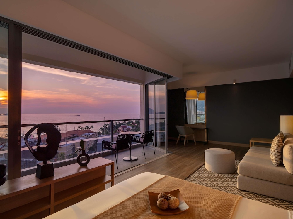 Andaman Beach Hotel Phuket - Handwritten Collection by Accor — Hotel rooms in Patong Beach, Phuket Province