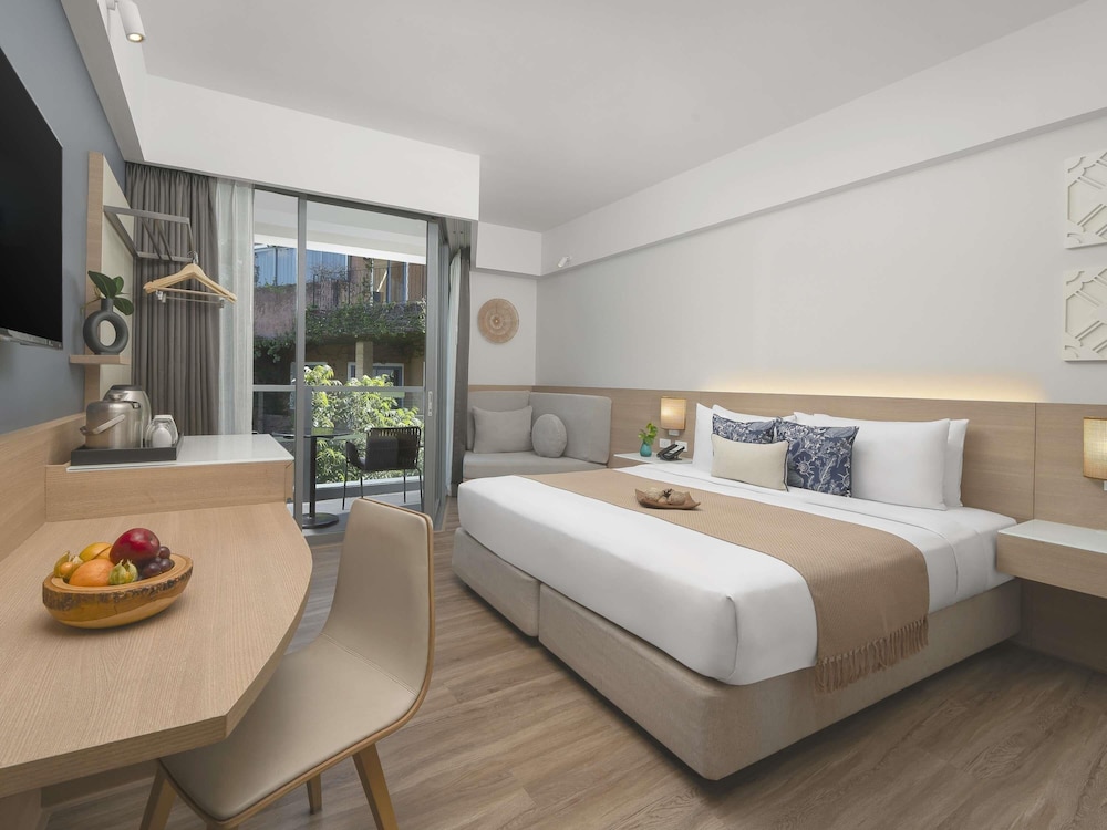 Andaman Beach Hotel Phuket - Handwritten Collection by Accor — Hotel rooms in Patong Beach, Phuket Province
