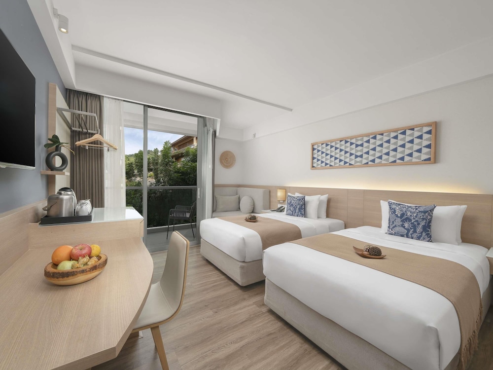 Andaman Beach Hotel Phuket - Handwritten Collection by Accor — Hotel rooms in Patong Beach, Phuket Province