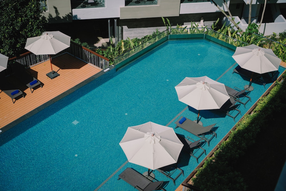 Andaman Beach Hotel Phuket - Handwritten Collection by Accor — Swimming pool in Patong Beach, Phuket Province