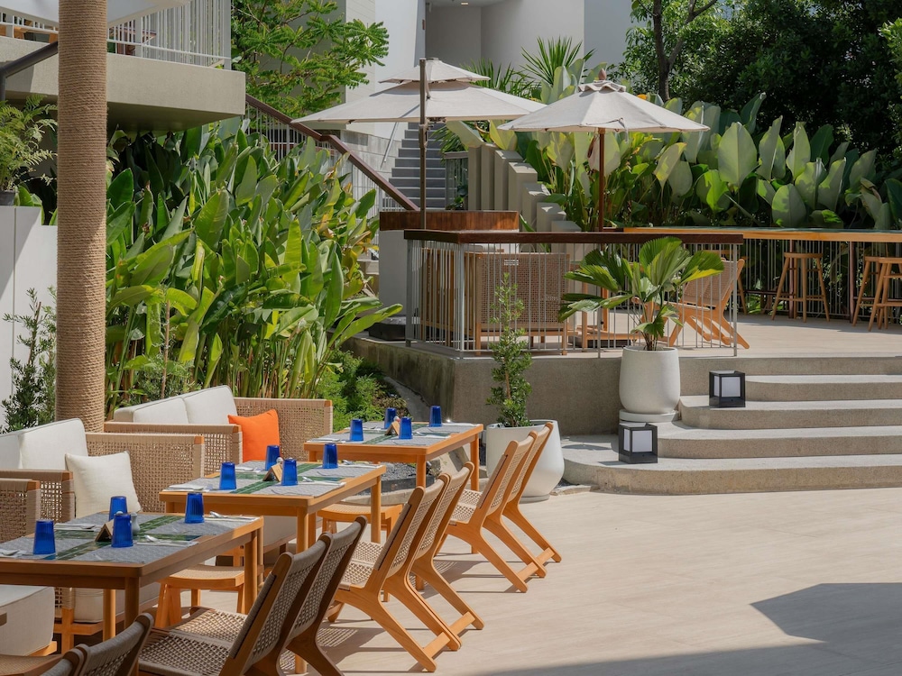 Andaman Beach Hotel Phuket - Handwritten Collection by Accor — Hotel building in Patong Beach, Phuket Province