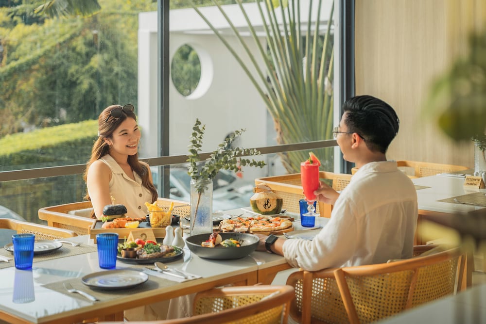 Andaman Beach Hotel Phuket - Handwritten Collection by Accor — Restaurant & bars in Patong Beach, Phuket Province